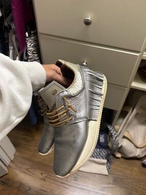 Esseutesse sneakers
Size 37